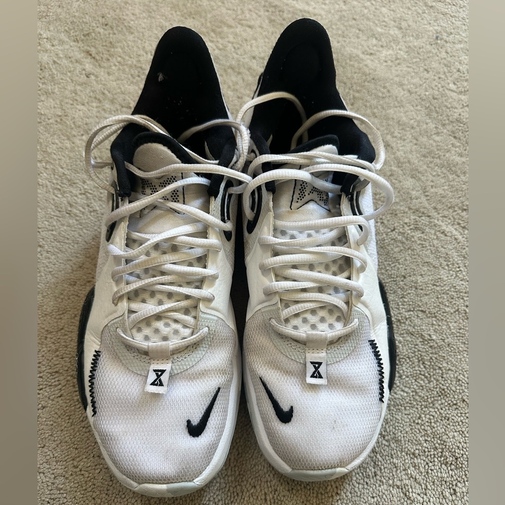 Nike Men's White and Black Athletic Shoes